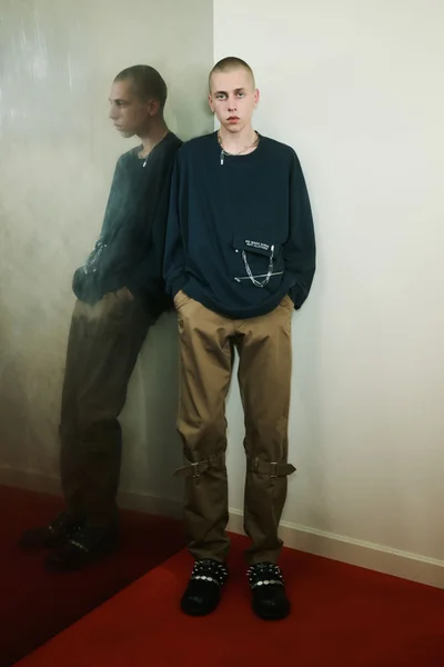 Look 28